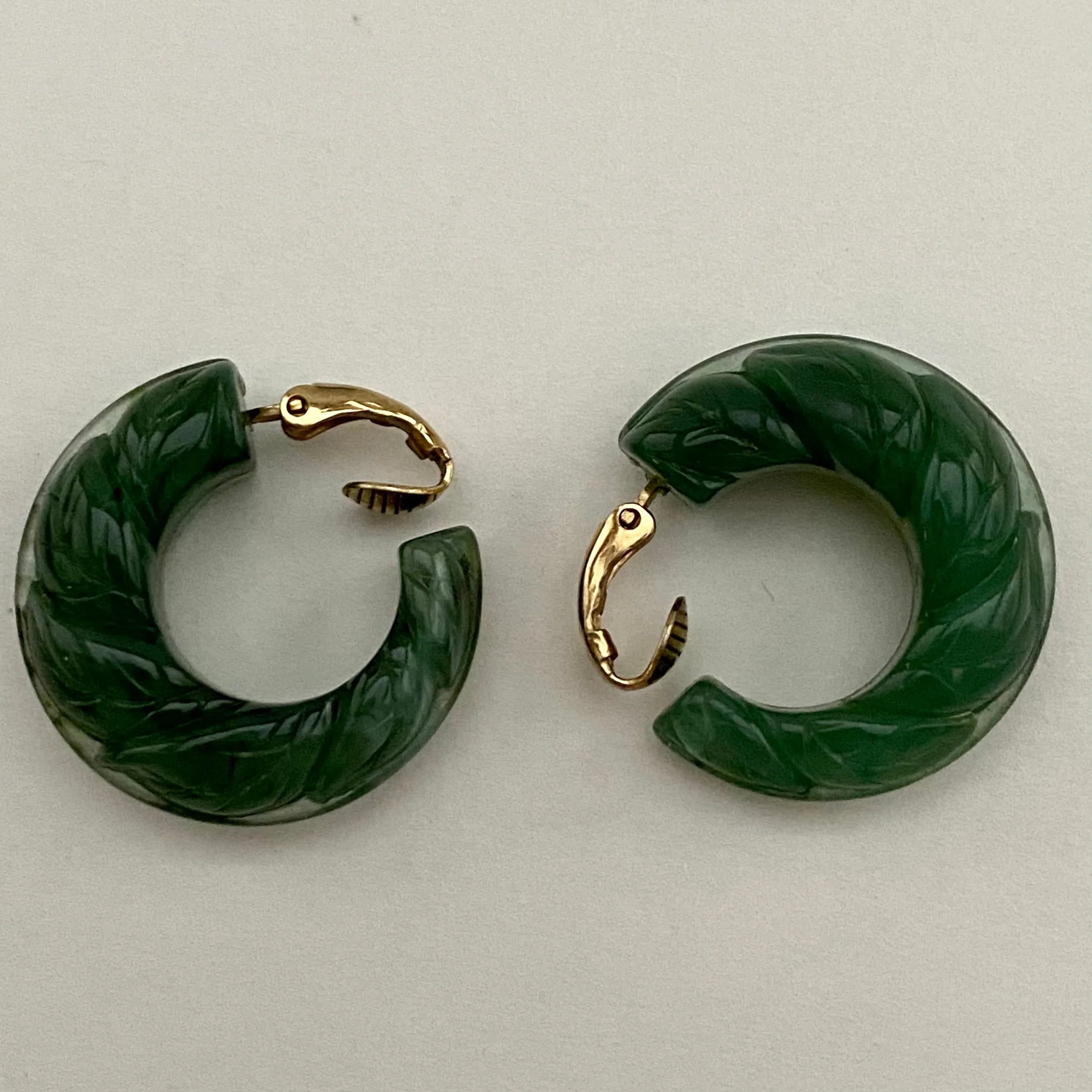 1982 Avon Floral Hoop Earrings- Green