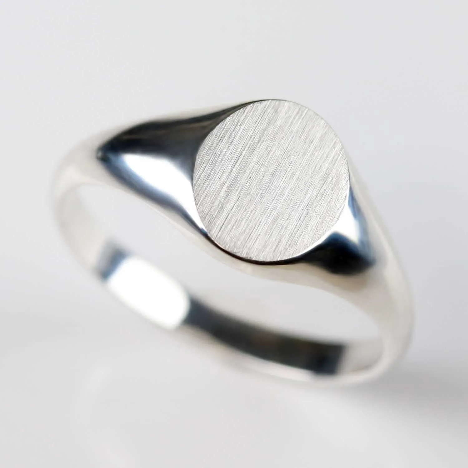 9x7mm Oval Signet Ring