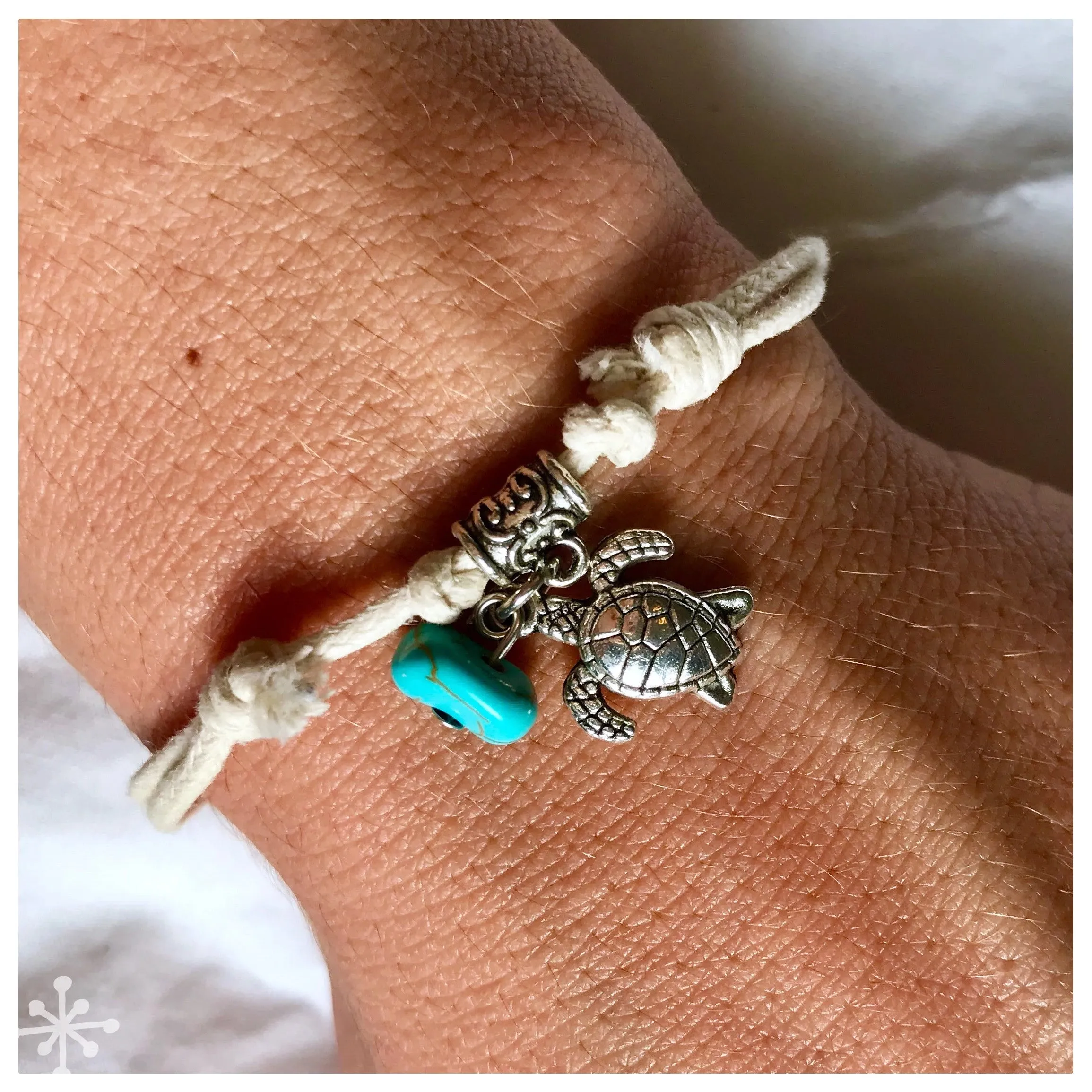 Bracelet Sliding Knots Turtle Cream with Turquoise