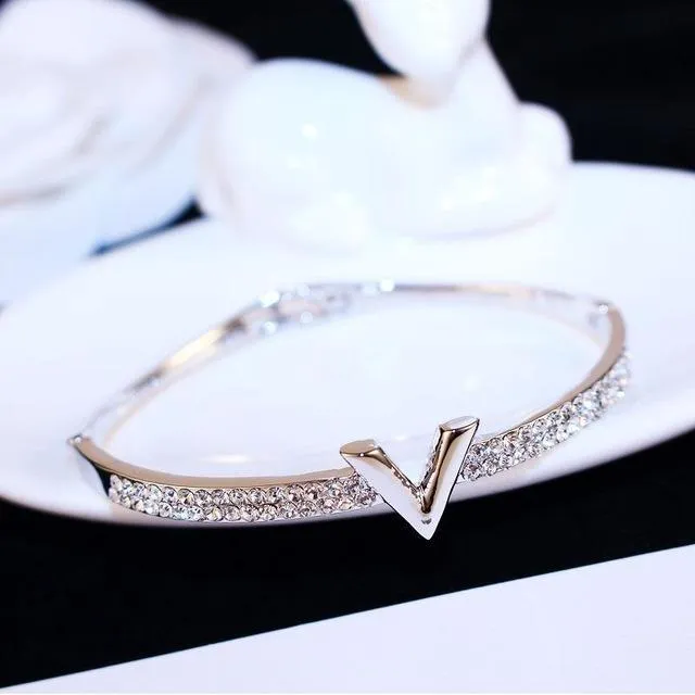 V Letter Design Best Zircon Rose Gold And White Simple Jewelry Bracelets & Bangle For Women And Girls