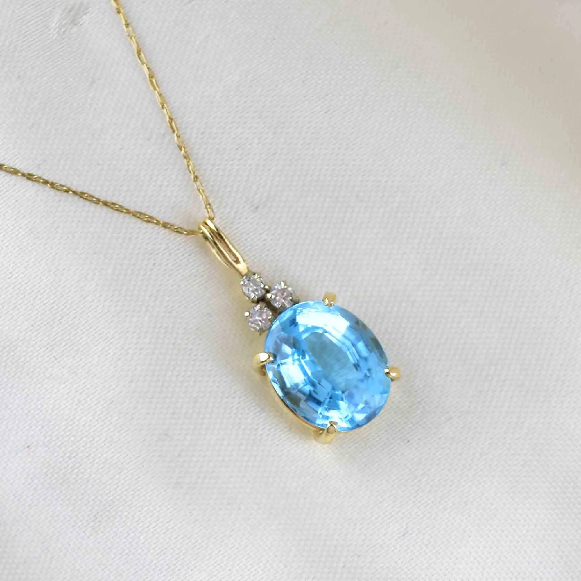 Vintage 14K Gold Diamond Blue Topaz Pendant Necklace